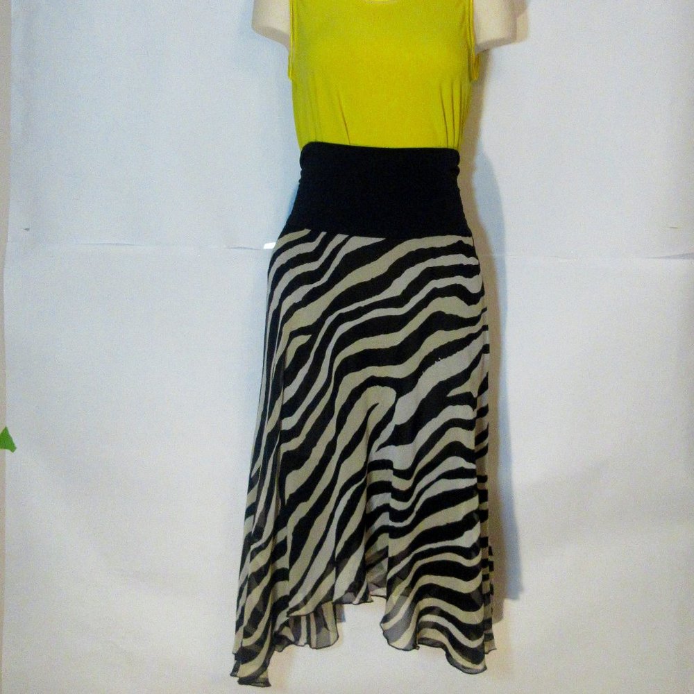 Trina Turk  Los Angeles  100% Silk Black White  Midi  Lined  Skirt Size 6